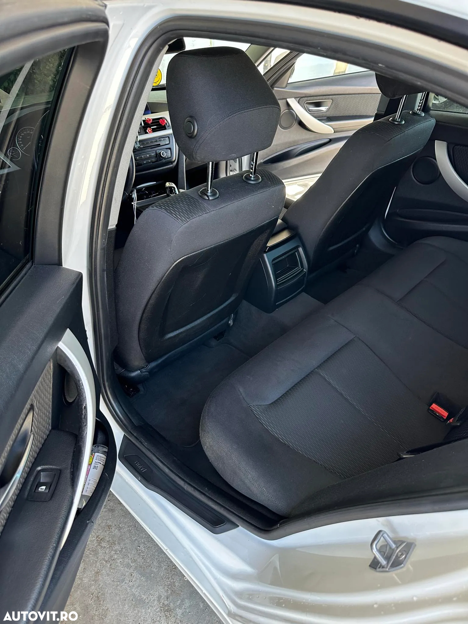 BMW Seria 3 318d Aut. - 9