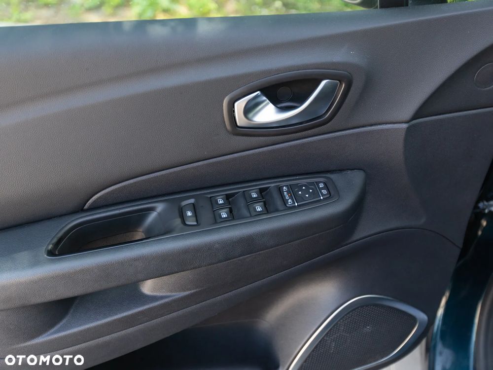 Renault Captur - 16