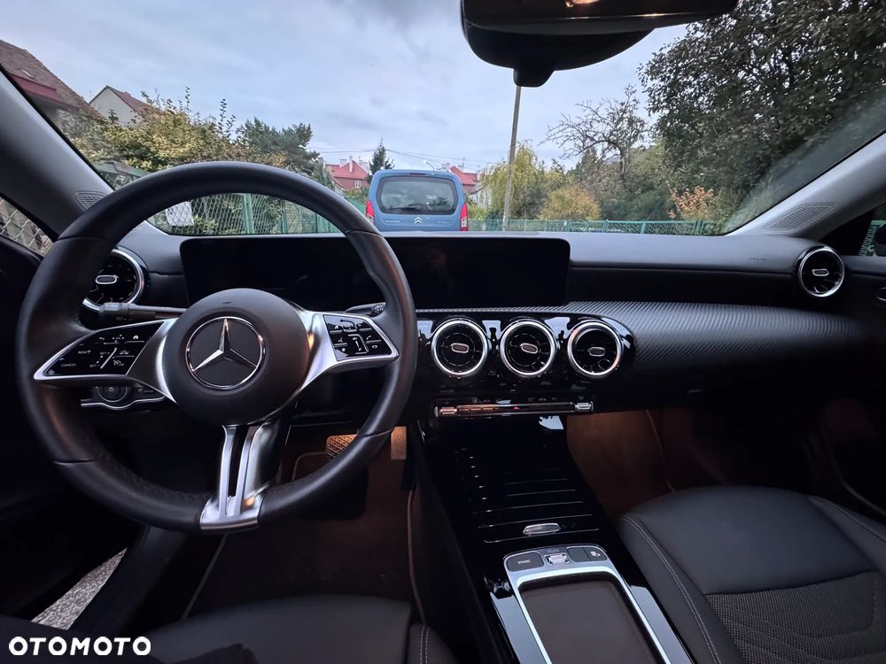 Mercedes-Benz CLA 200 7G-DCT - 3