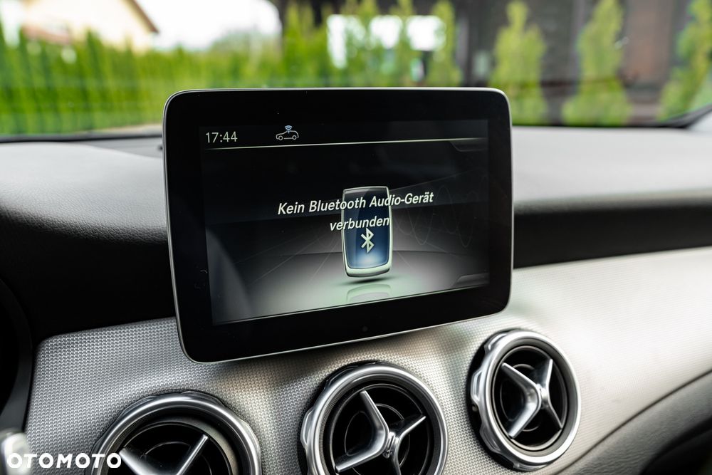 Mercedes-Benz GLA 200 7G-DCT - 37