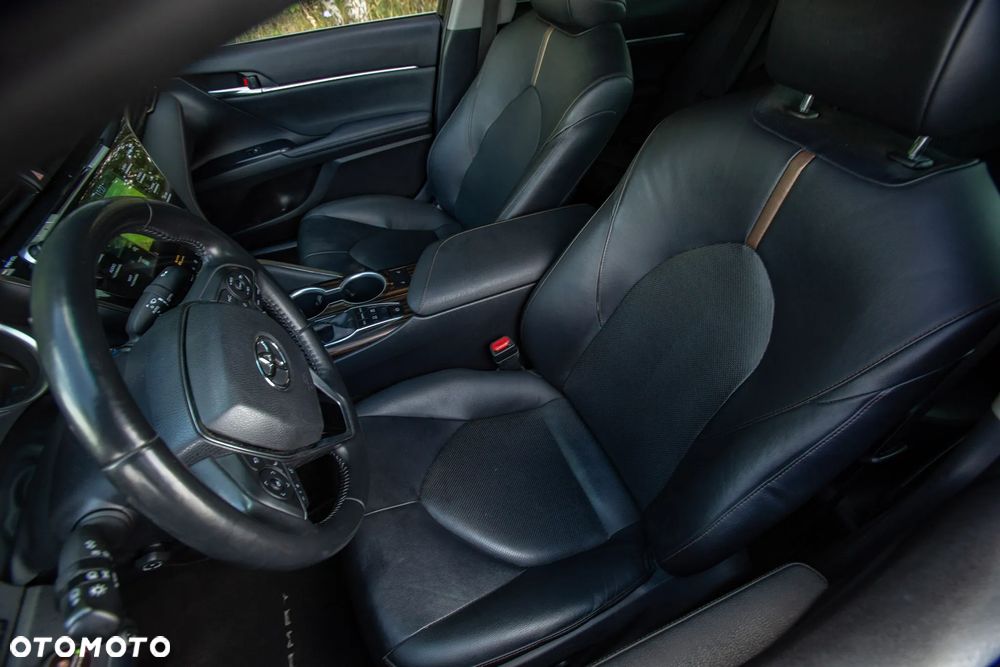 Toyota Camry 2.5 Hybrid Executive CVT - 16