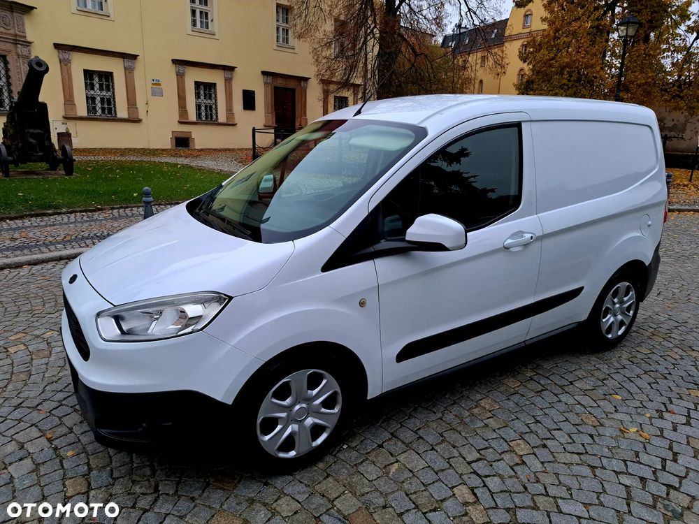 Ford Transit Courier - 10