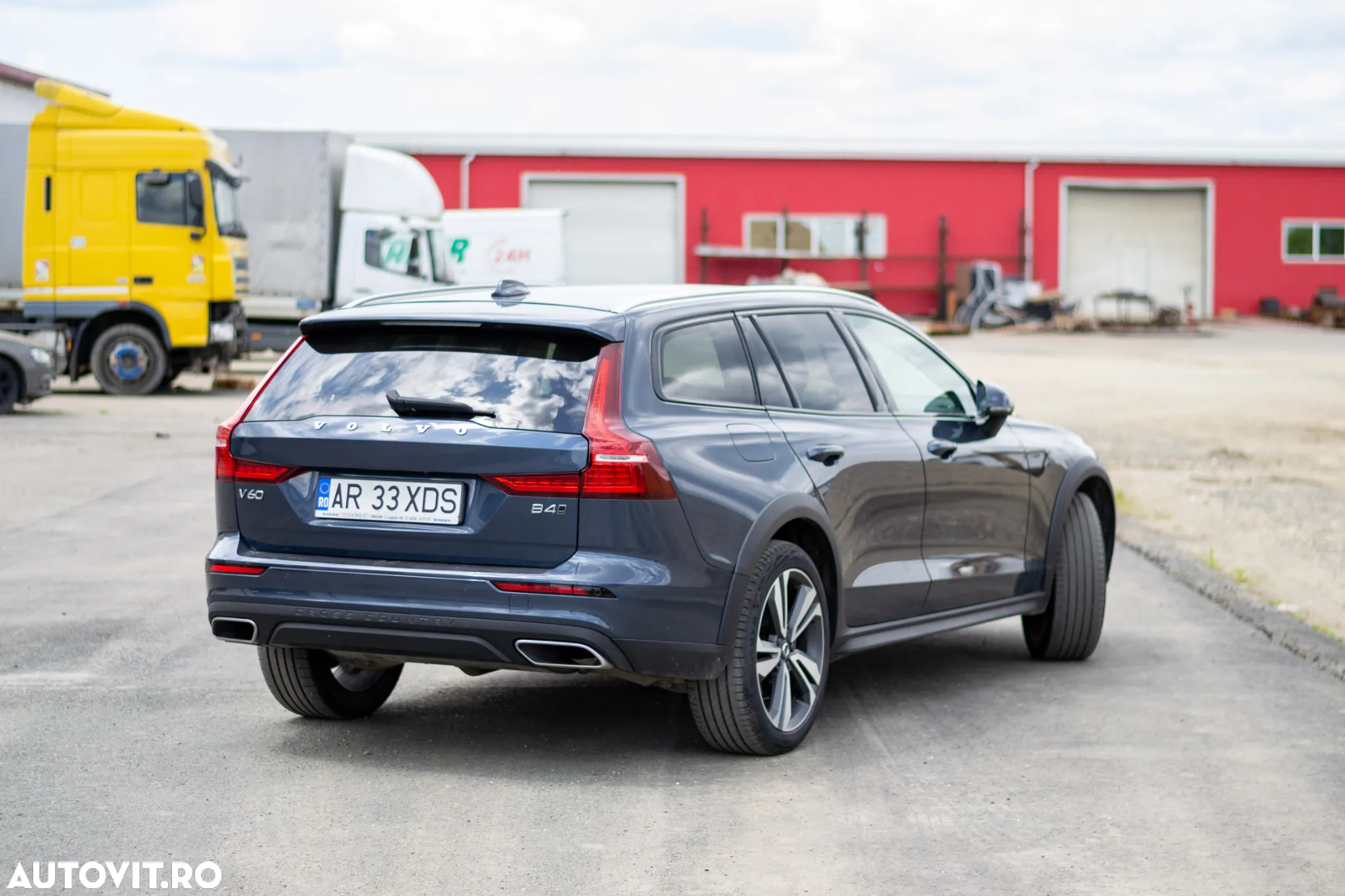 Volvo V60 B4 MHEV AT8 FWD Momentum Pro - 7