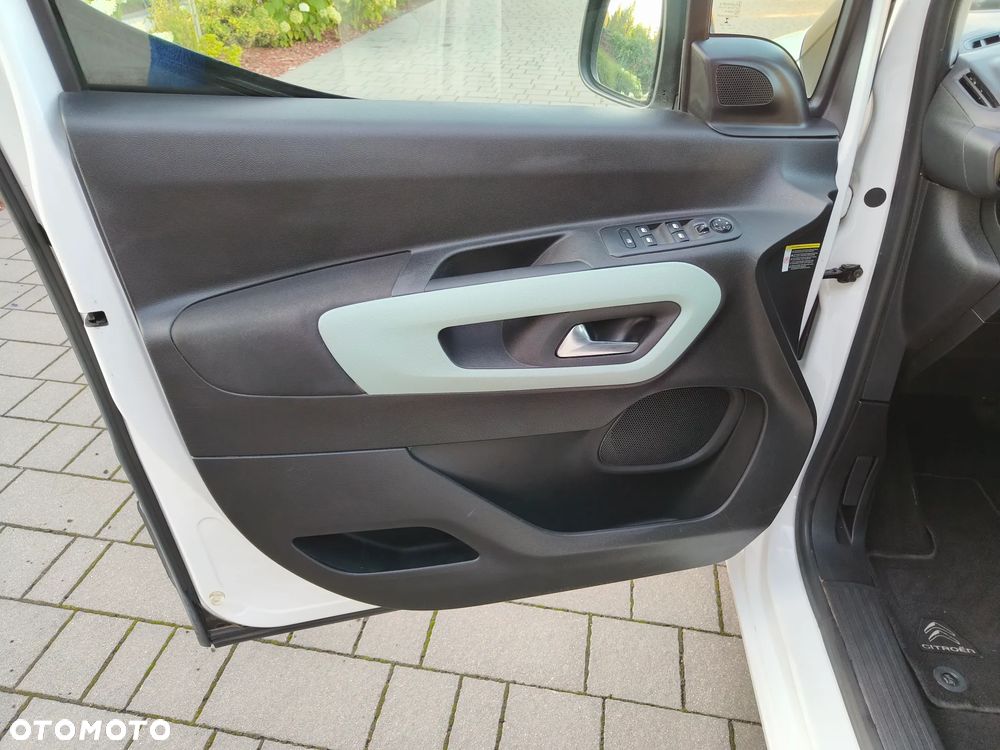 Citroën Berlingo XL 7-Sitzer PureTech 130 EAT8 SHINE - 23