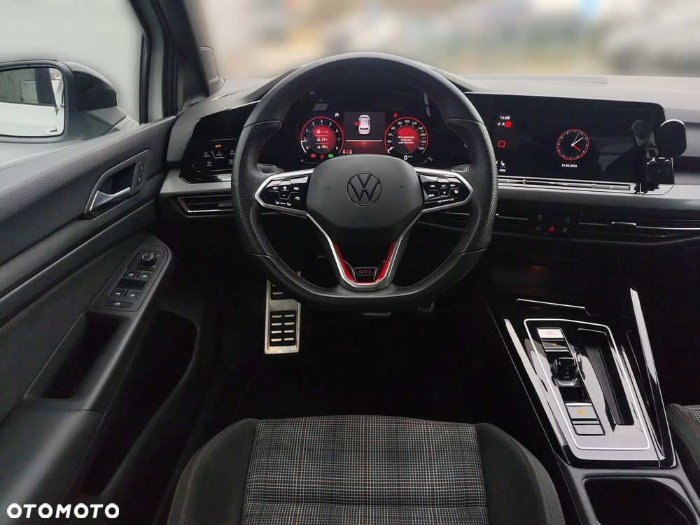 Volkswagen Golf - 16