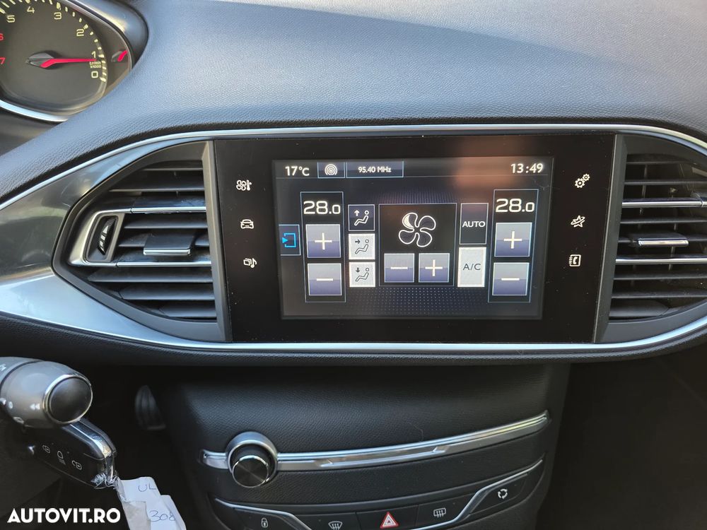 Peugeot 308 1.2 L PureTech Turbo S&S Allure - 18