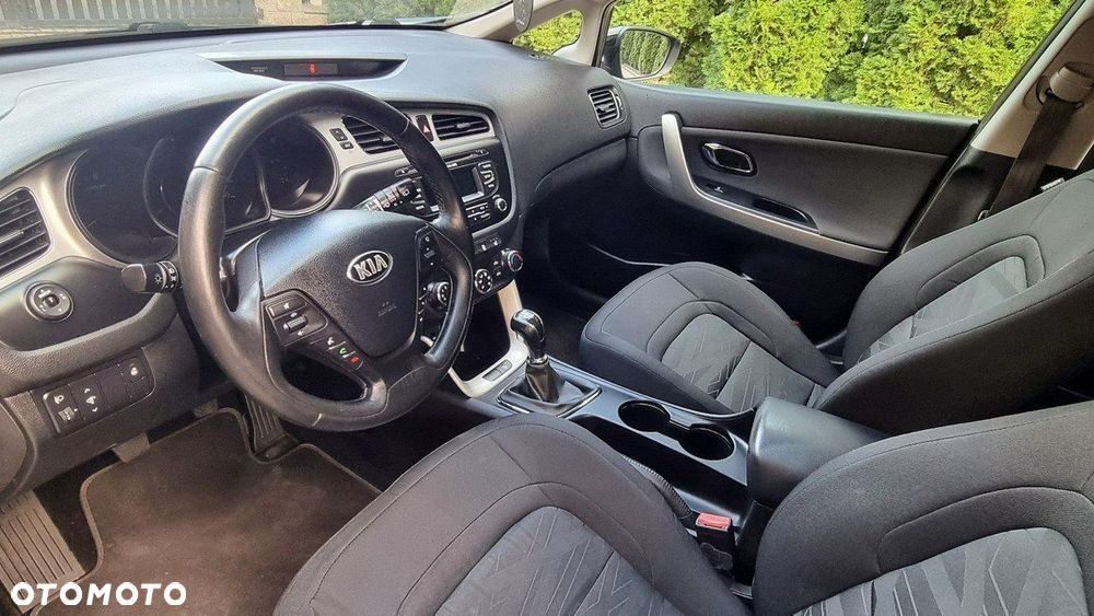 Kia Ceed - 11