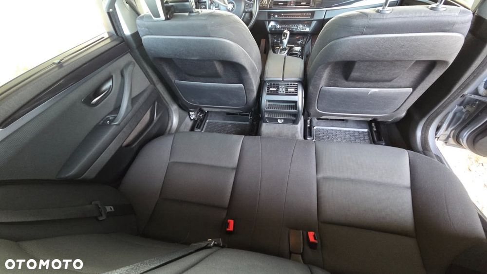 BMW Seria 5 520d xDrive - 14