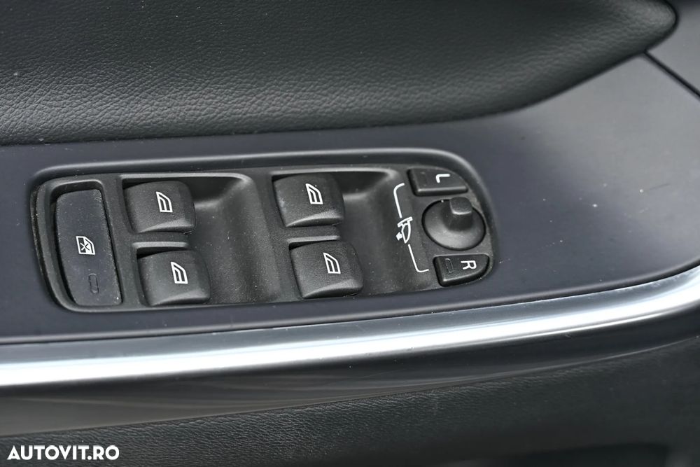 Volvo XC 60 D5 AWD Geartronic Summum - 25