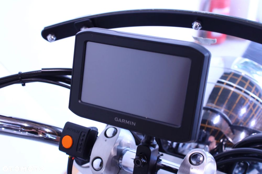 Suzuki Intruder - 12