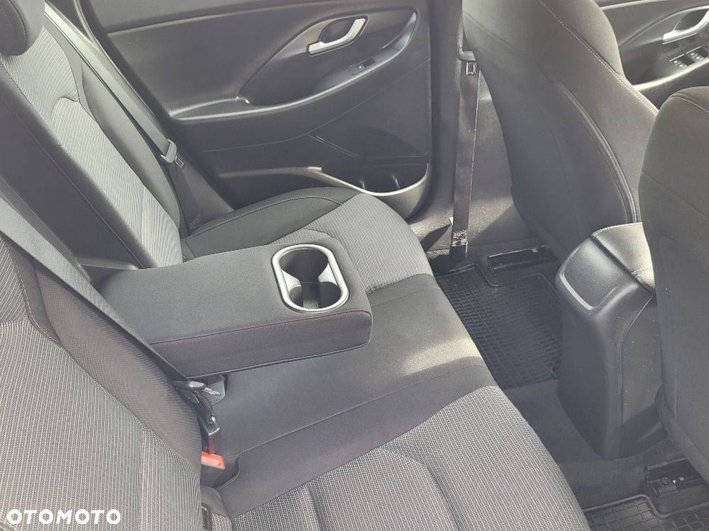 Hyundai i30 1.4 Family - 16