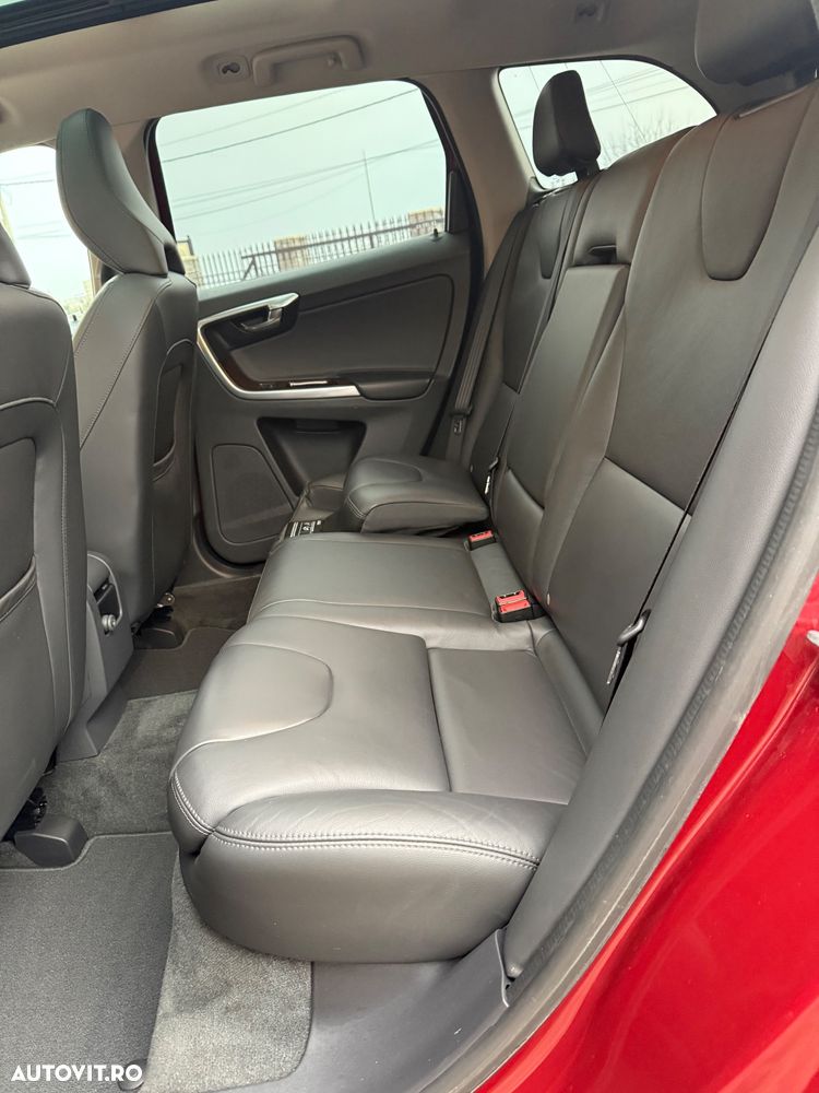 Volvo XC 60 D3 Geartronic Momentum - 32
