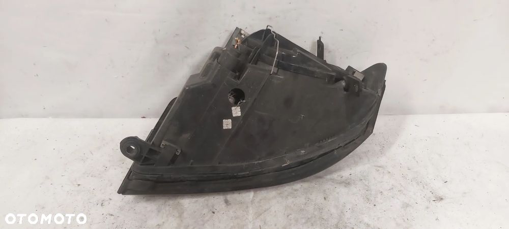 .  LAMPA PRZOD PRZEDNIA PRAWA AUDI A2 - 4