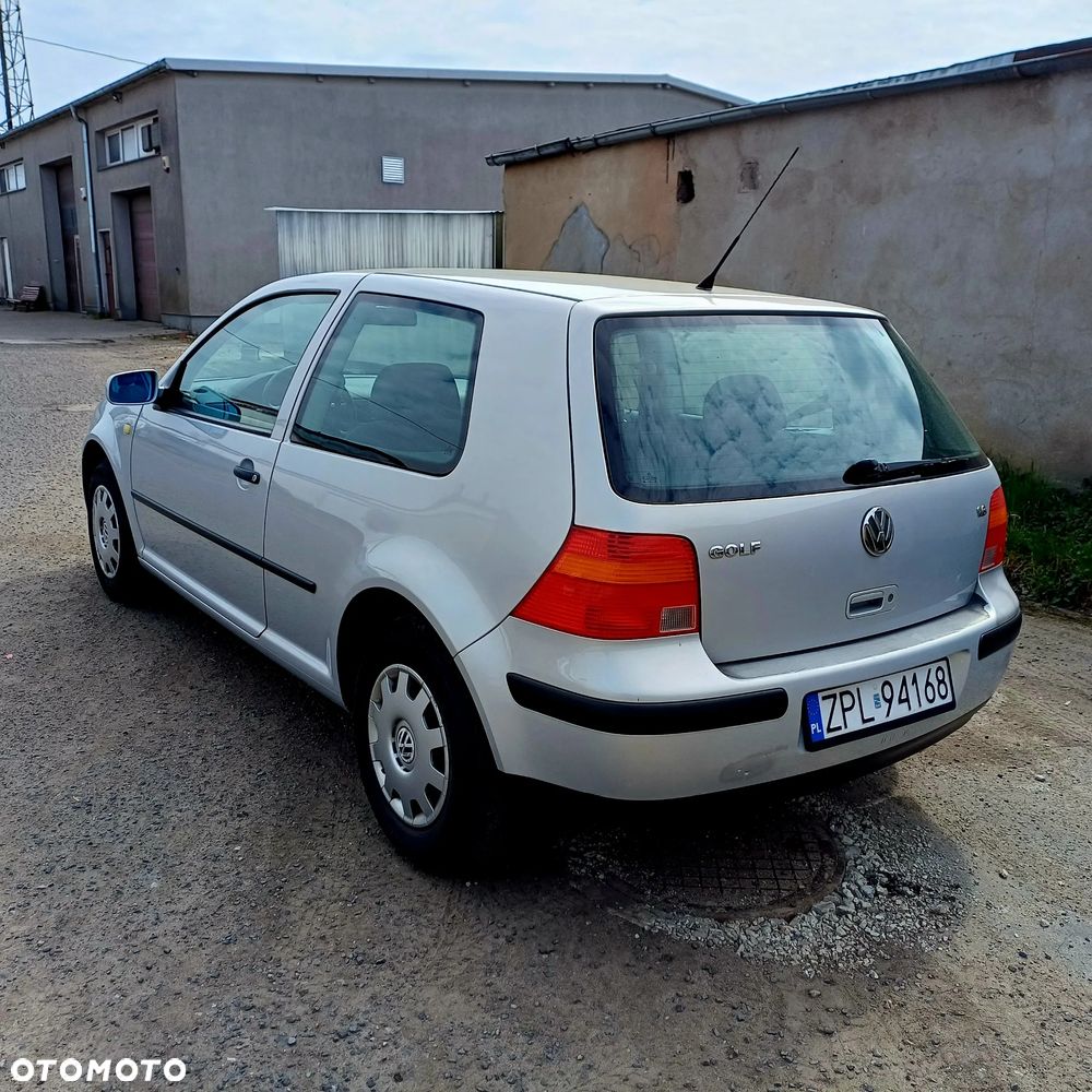 Volkswagen Golf 1.6 - 4