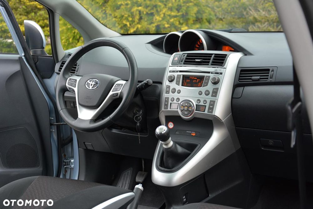 Toyota Verso 2.0 D-4D Premium - 40