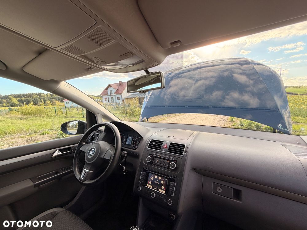Volkswagen Touran - 22
