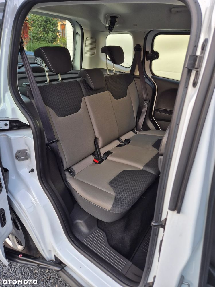 Ford Tourneo Courier 1.5 TDCi Trend - 17