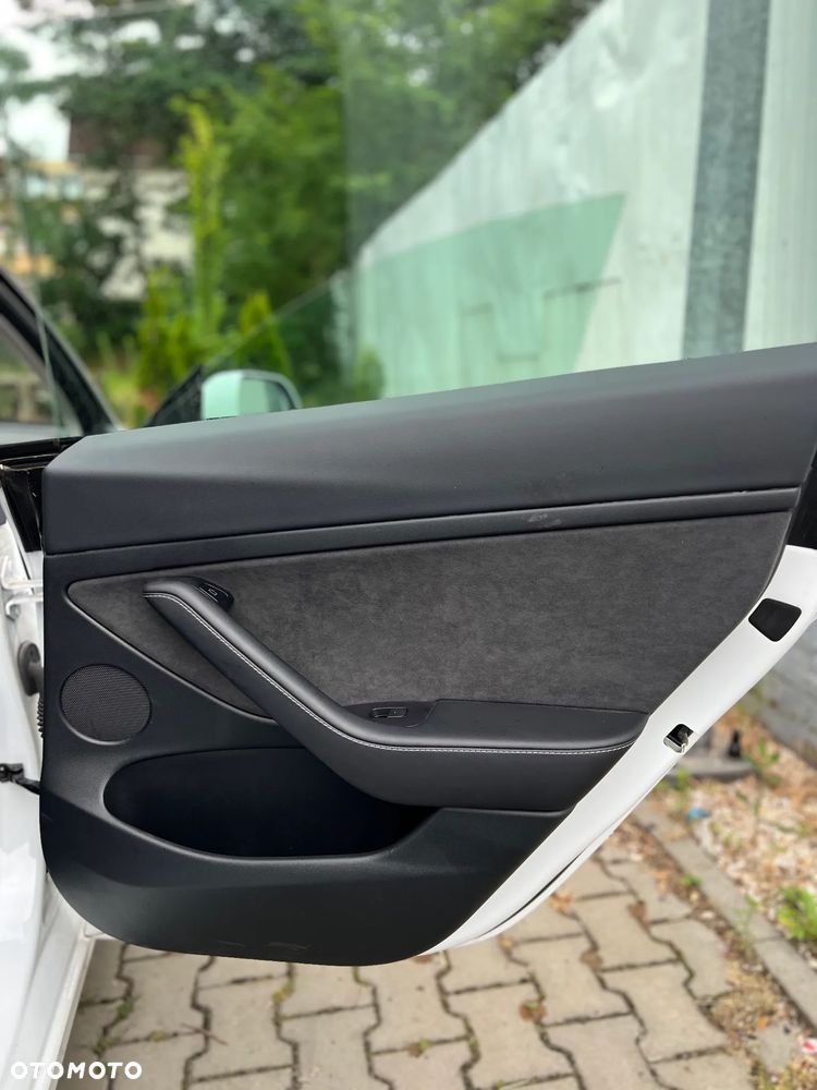 Tesla Model 3 Standard Reichweite Plus Hinterradantrieb - 27
