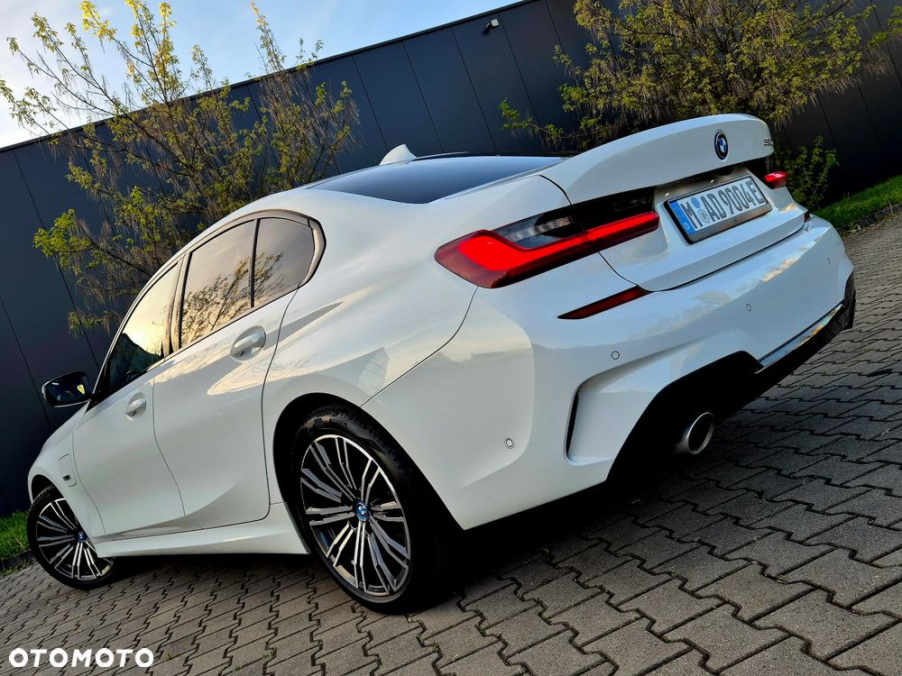 BMW Seria 3 330e M Sport - 15