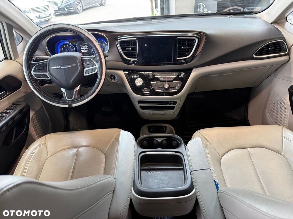 Chrysler Pacifica - 18