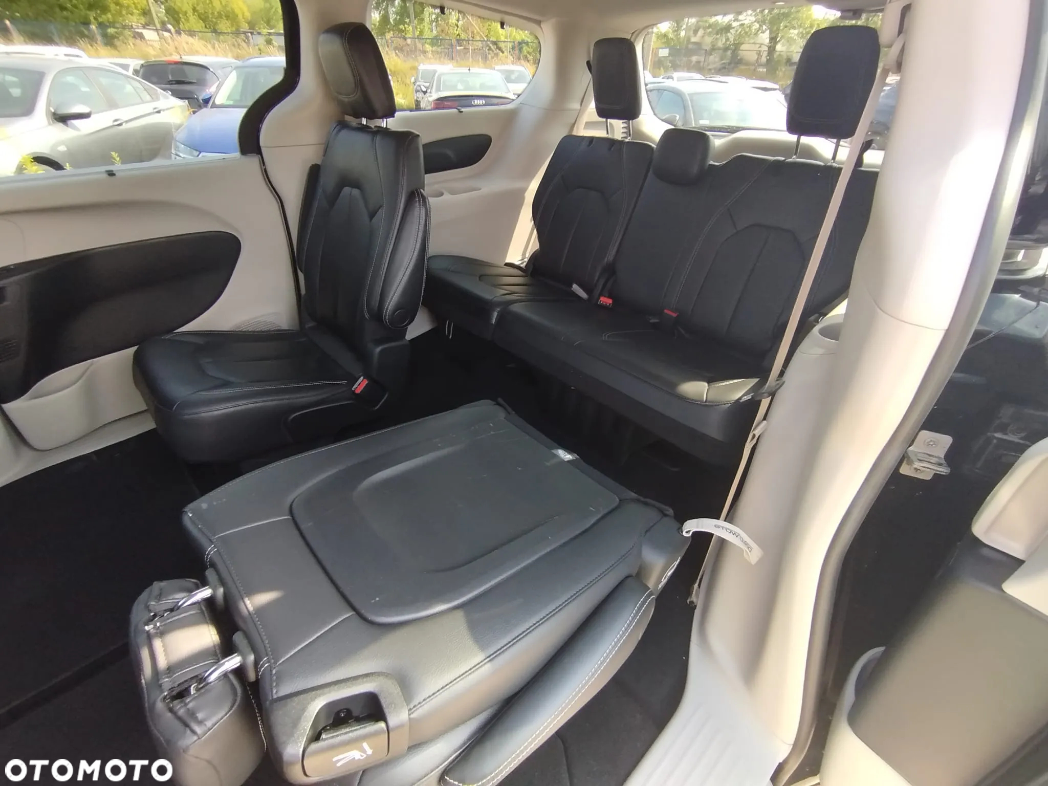 Chrysler Pacifica - 26