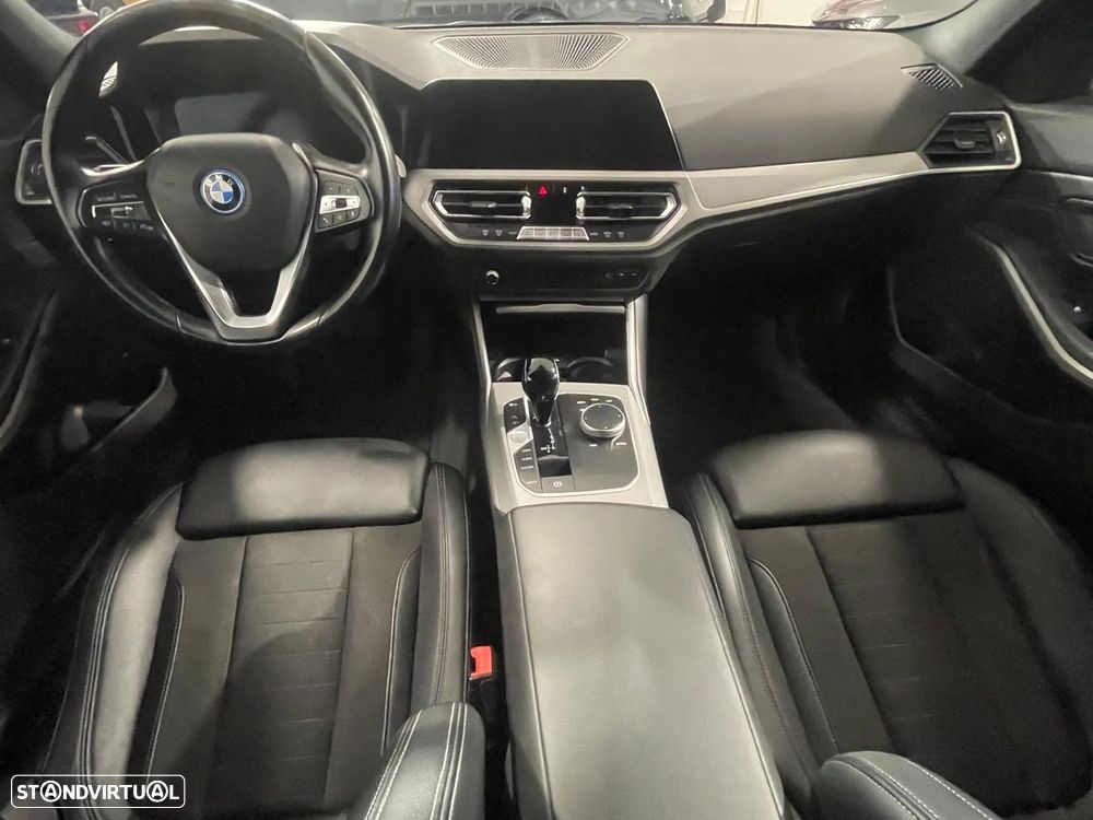BMW 320 e Touring Line Sport Auto - 35