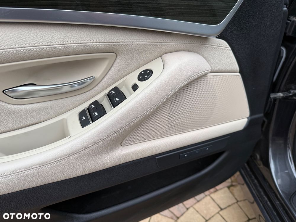BMW Seria 5 525d Luxury Line - 17