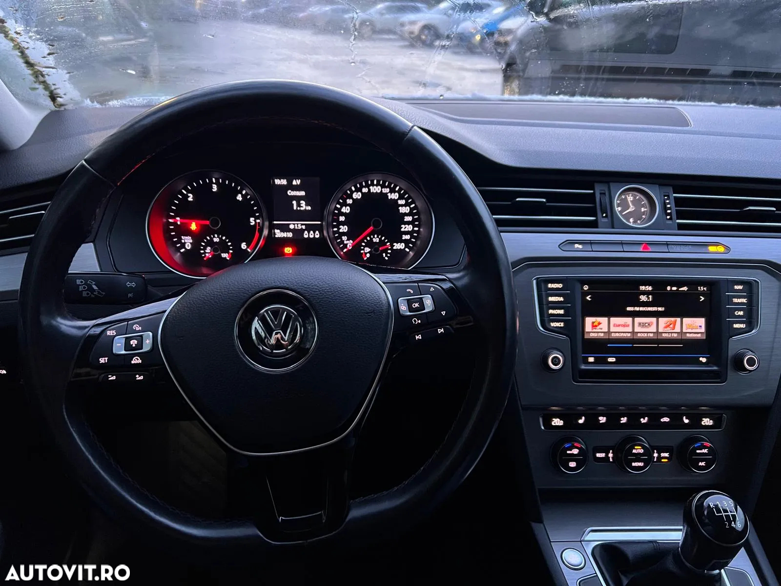 Volkswagen Passat 1.6 TDI Comfortline - 4