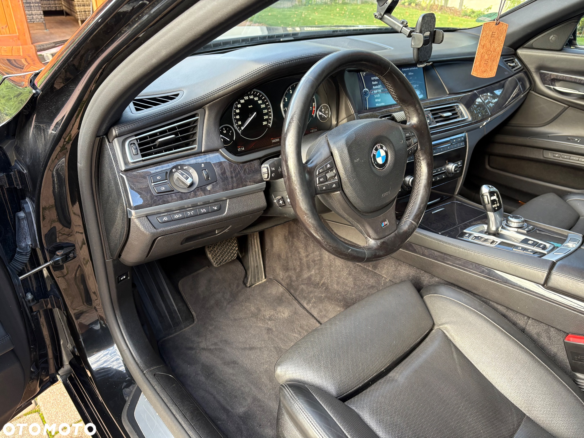 BMW Seria 7 750i L xDrive - 12