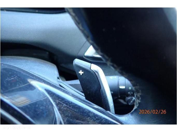 Peugeot 3008 1.6 BlueHDi Allure S&S EAT6 - 23