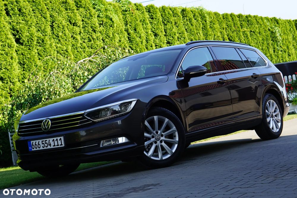 Volkswagen Passat - 1