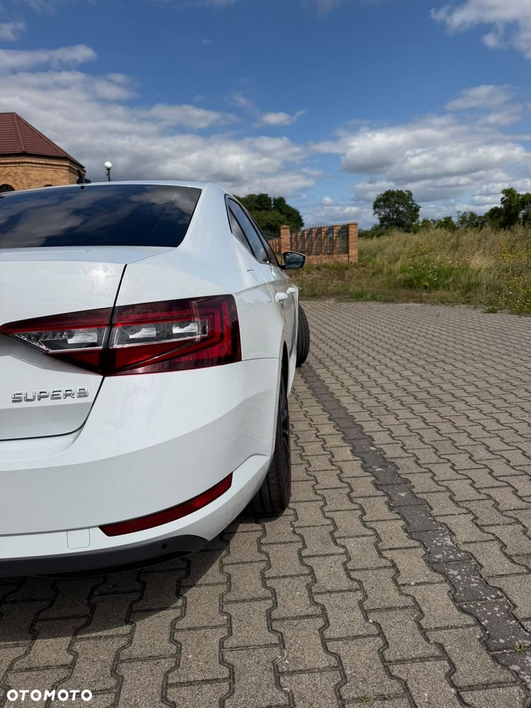 Skoda Superb 2.0 TDI Ambition DSG - 13