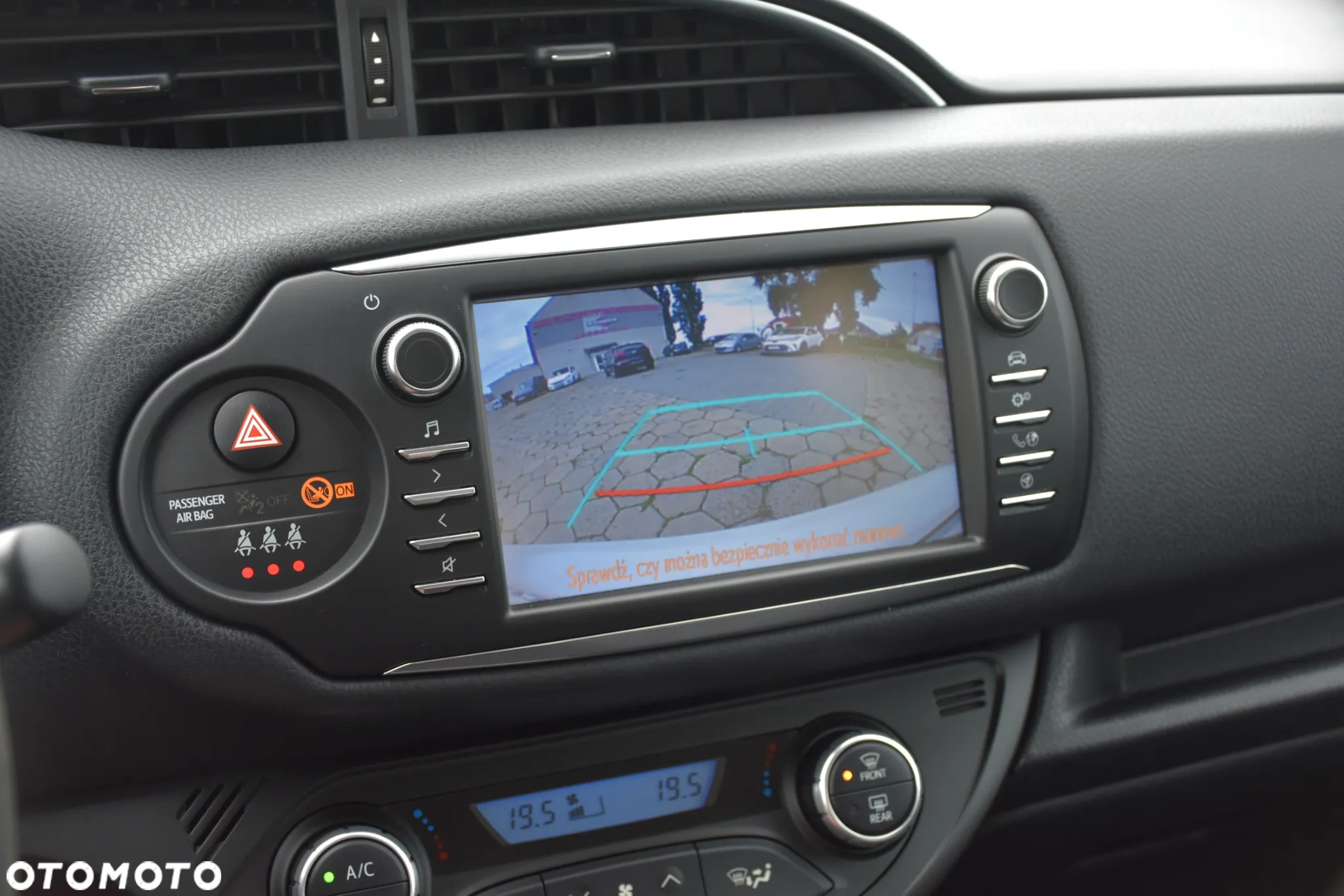 Toyota Yaris ver-hybrid-100-dynamic - 13
