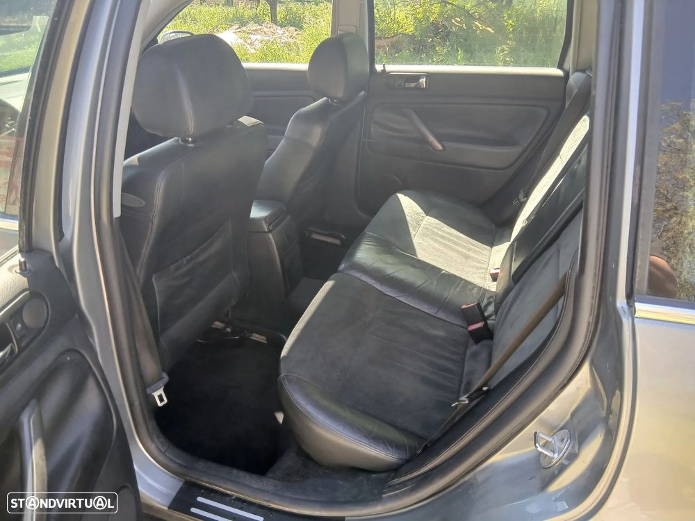 VW Passat Variant 1.9 TDi Highline 4M - 11