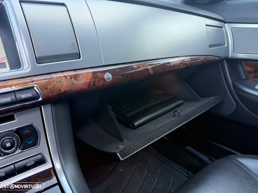 Jaguar XF 2.2 D Premium Luxury - 18