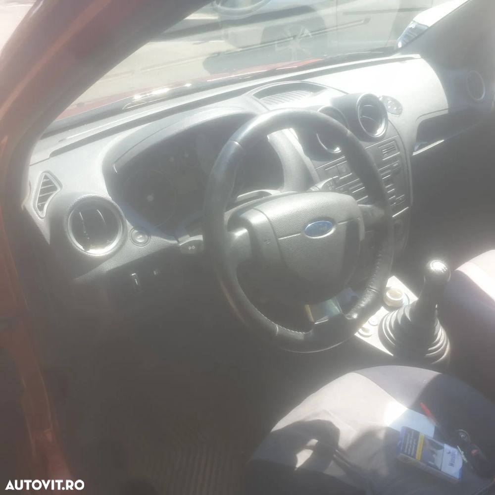 Ford Fiesta - 12
