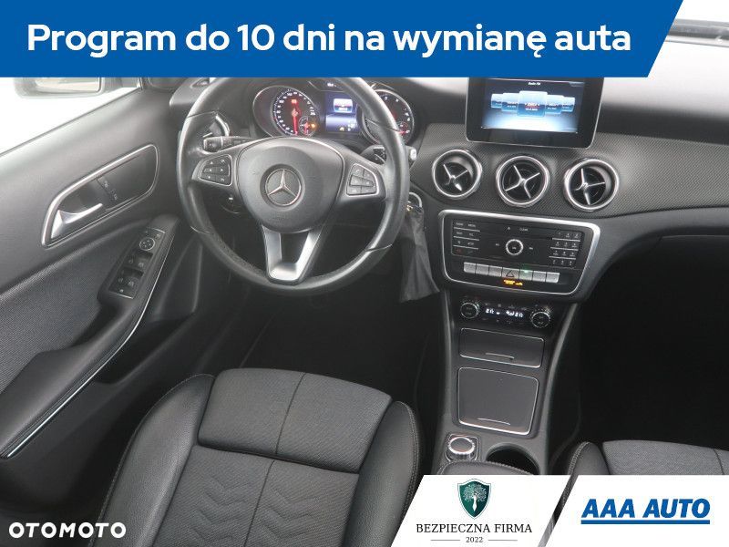 Mercedes-Benz GLA - 8