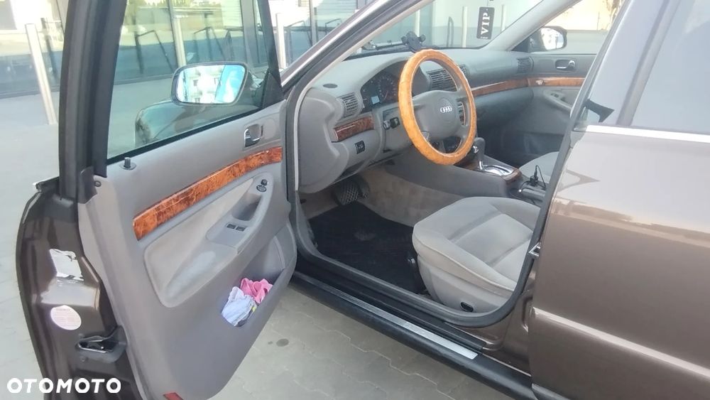Audi A4 Limousine - 16