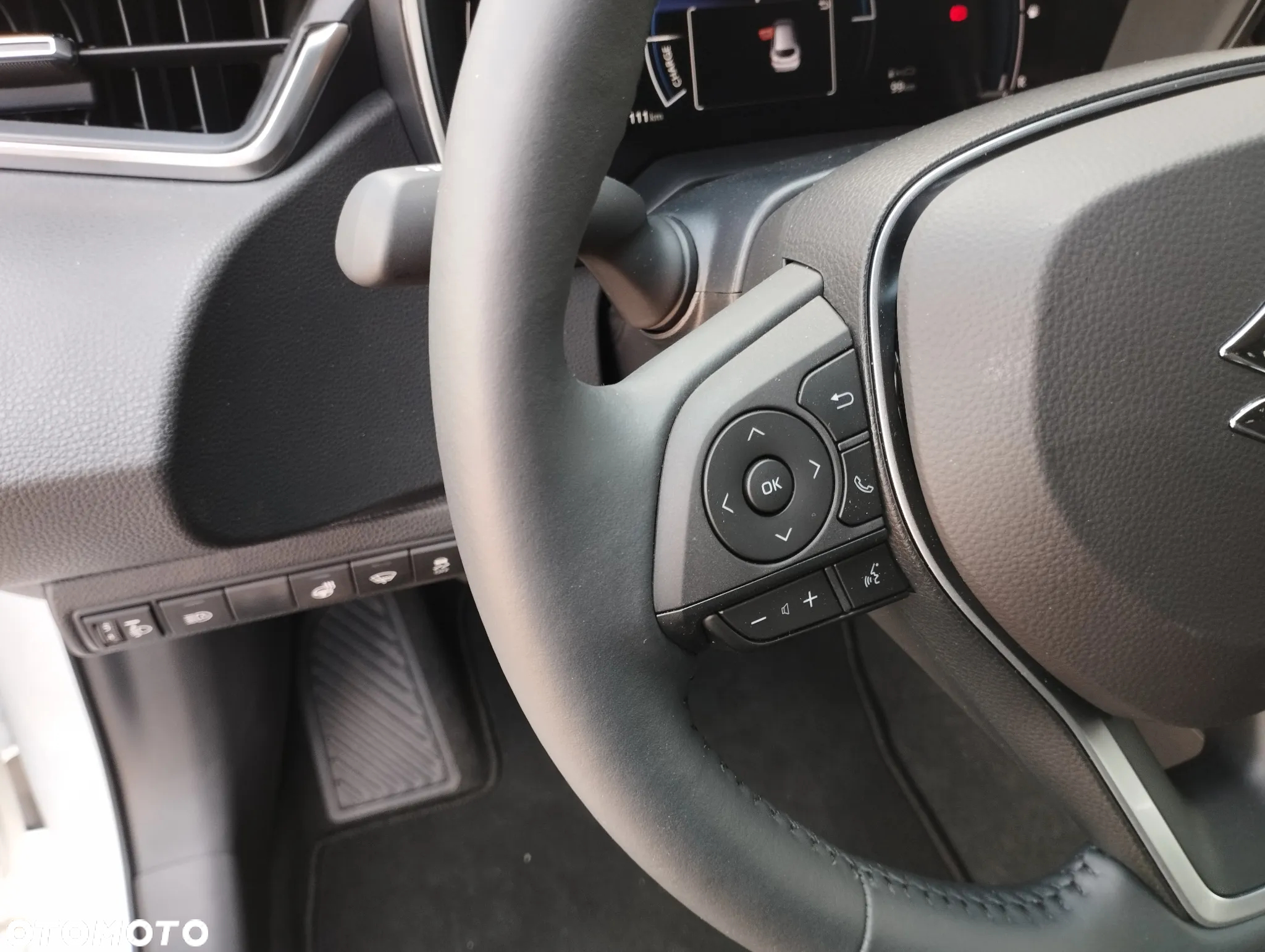 Suzuki Swace 1.8 Hybrid Premium Plus CVT - 10
