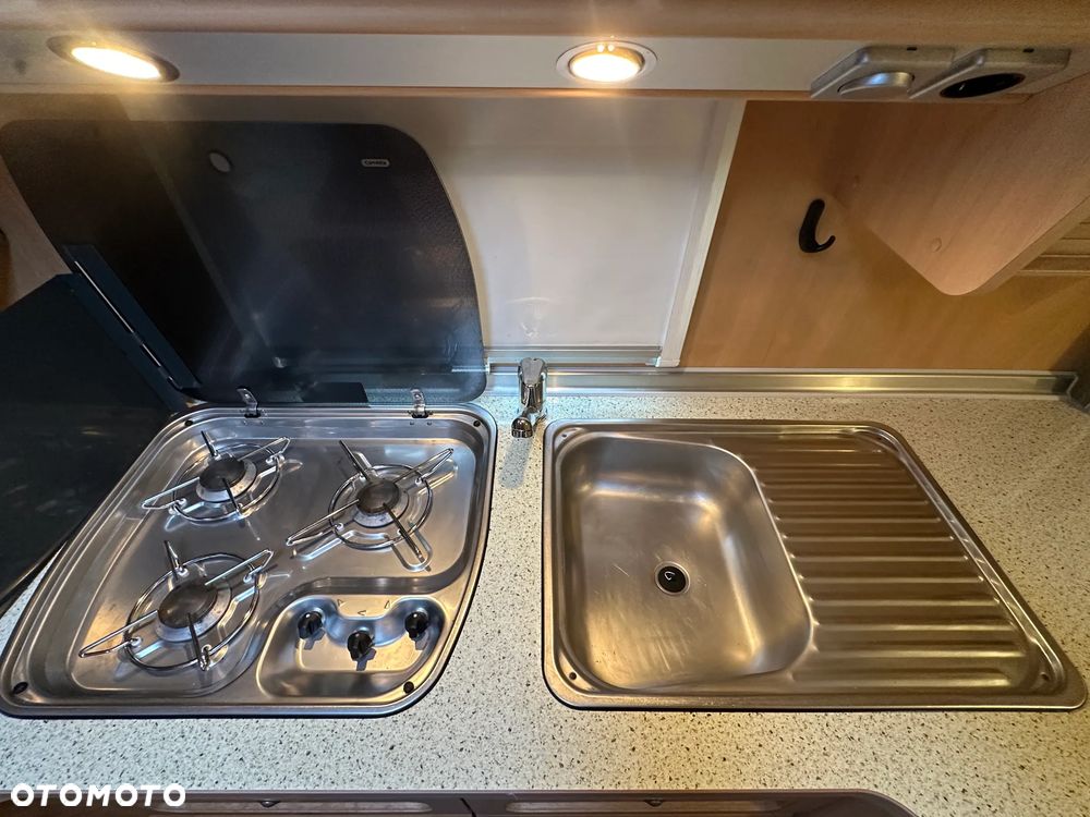 Burstner 500 VENTANA z napędem i markizą kasetową THULE. - 25