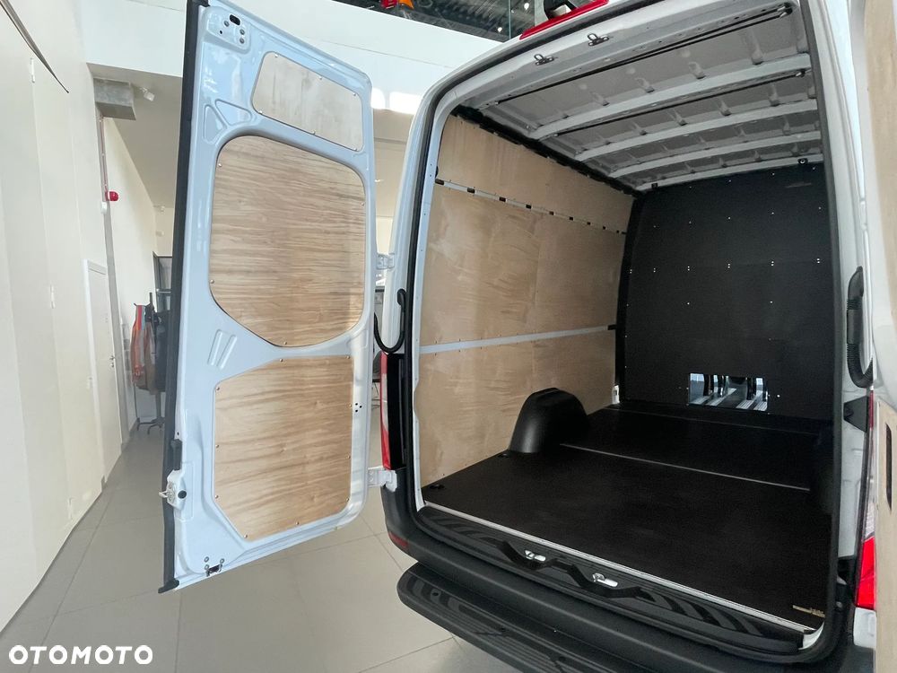 Mercedes-Benz 317 CDI Furgon długi PRO Brygadowy 7 osób - 12