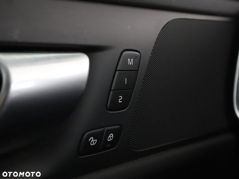 Volvo V60 B4 D Plus Dark - 34