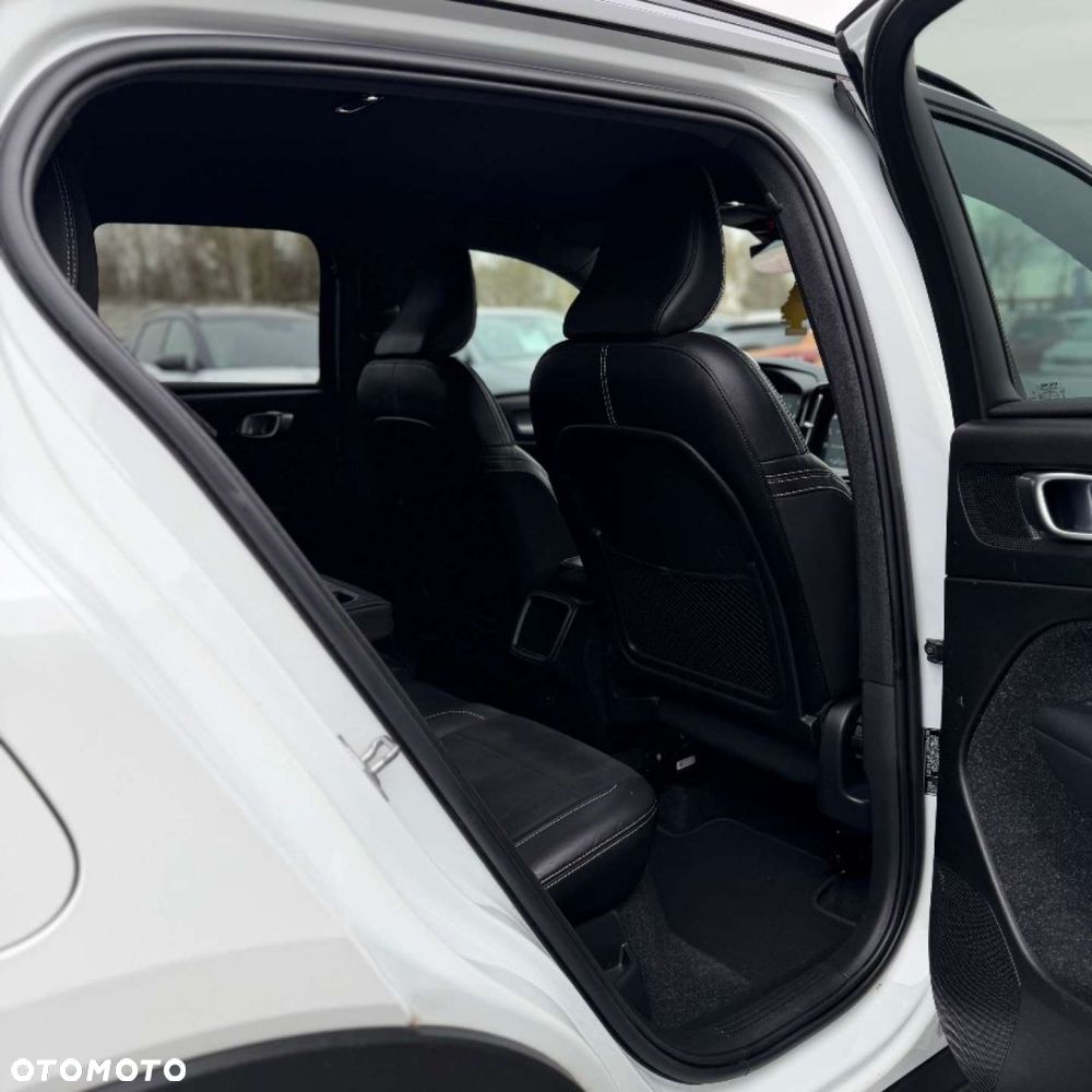 Volvo XC 40 D4 AWD R-Design (Intro Edition) - 37