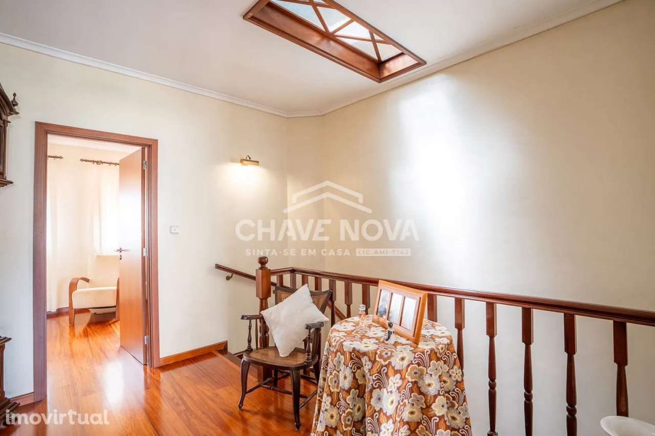 Moradia T4 com Jardim e Garagem a 3Km da Praia - Grande imagem: 5/25