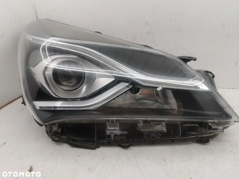 Lampa prawa przednia Toyota Yaris 3 III zwykła + LED - 2