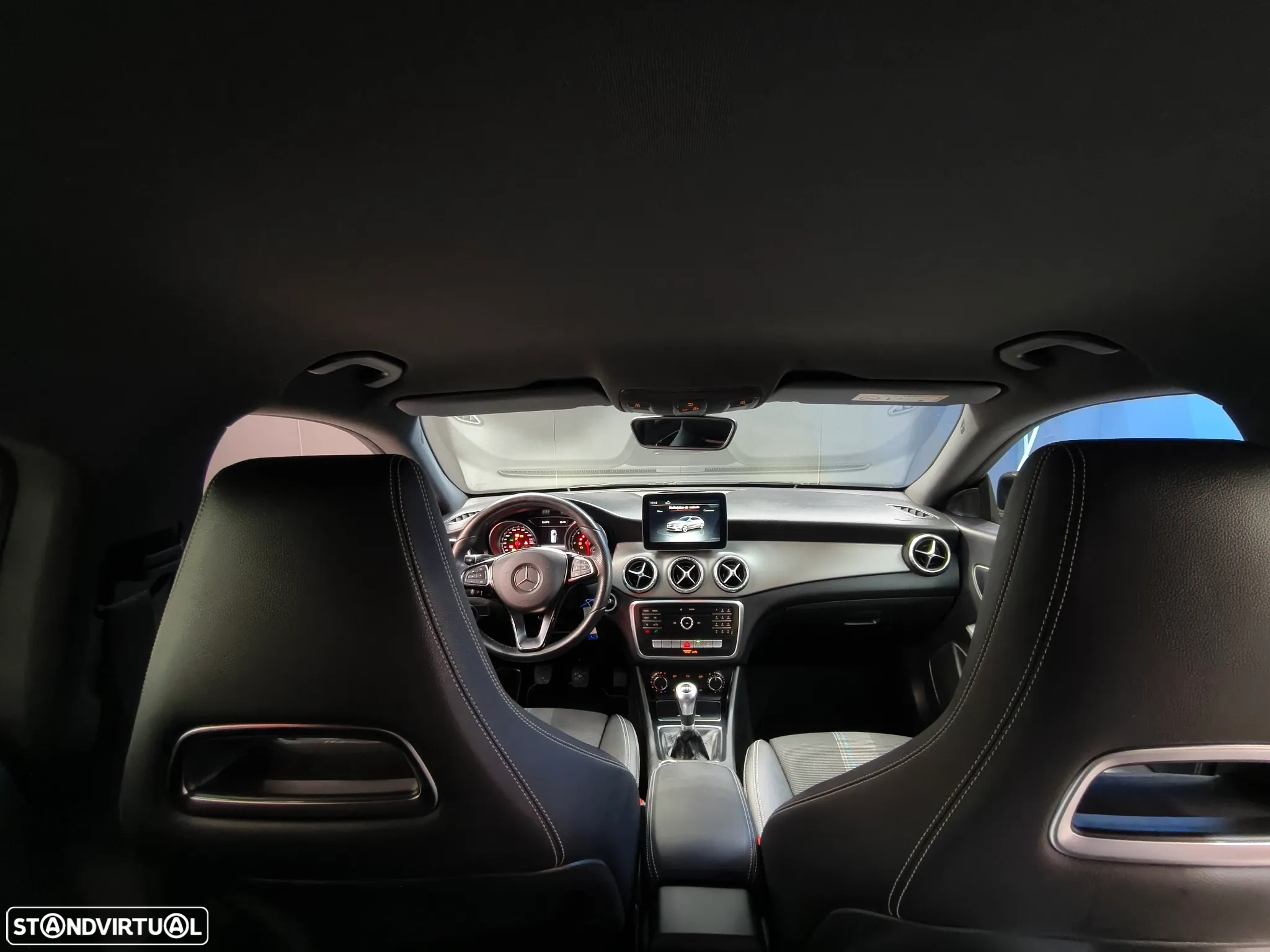 Mercedes-Benz CLA 180 d Shooting Brake AMG Line - 10