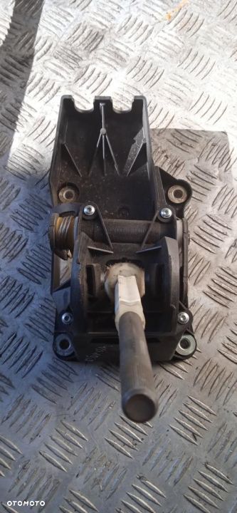 Mechanizm zmiany biegów Opel Astra H 09028010 - 1