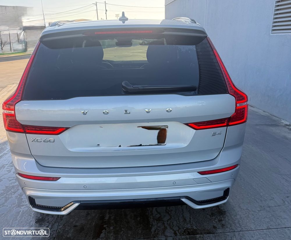 Volvo XC 60 2.0 B4 Plus Dark - 3
