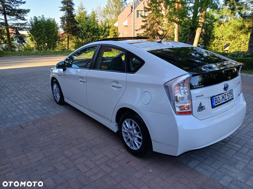 Toyota Prius (Hybrid) Executive - 33