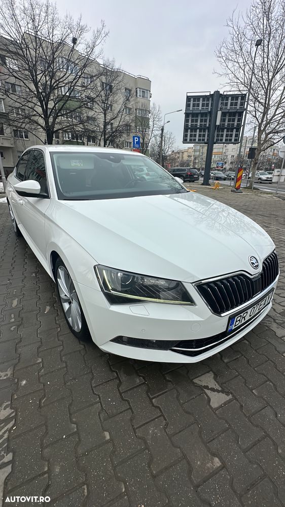 Skoda Superb 2.0 TDI Premium Edition - 5
